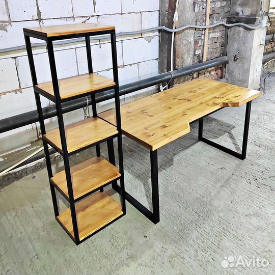 Компьютерный стол с полками в стиле лофт