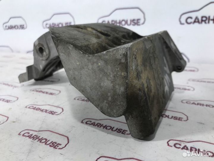 Кронштейн генератора Audi A6 C6 3.2 AUK