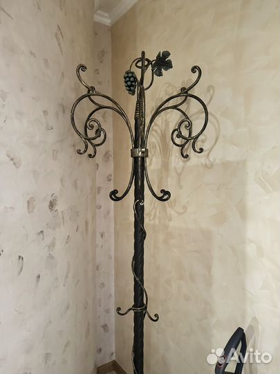 Вешалка напольная кованая