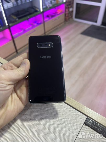 Samsung Galaxy S10e, 6/128 ГБ