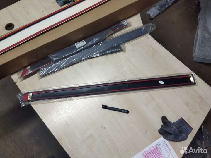 Молдинг передней правой двери zafira-B