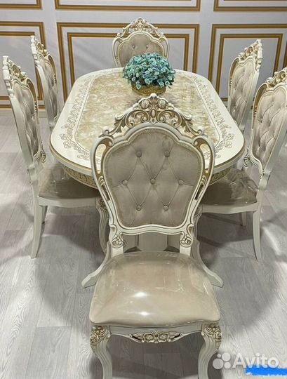 Стол и стулья