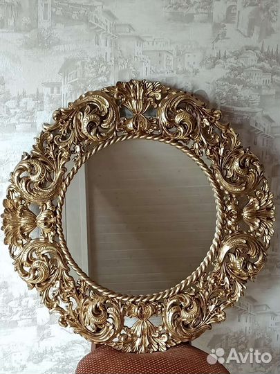 Зеркало в резной раме