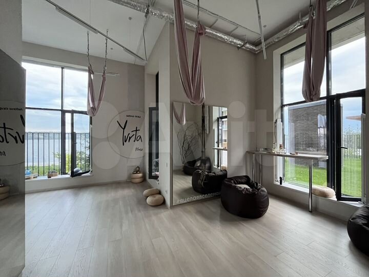 Помещение с видом на волгу 75 м