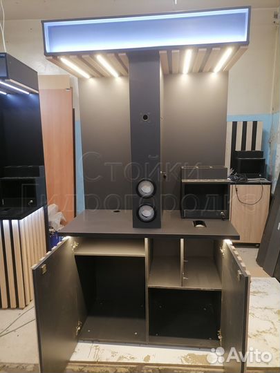 Стойка для кофейни самообслуживания. Кофе-стойка