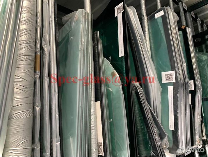 Стекло лобовое верхнее для JCB JS 330 (джисиби )