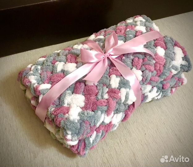 Вязаный плед ручной работы