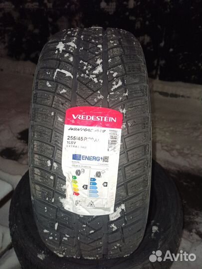 Vredestein Wintrac 255/45 R20 105V