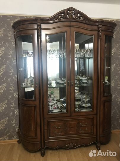 Буфеты серванты горки