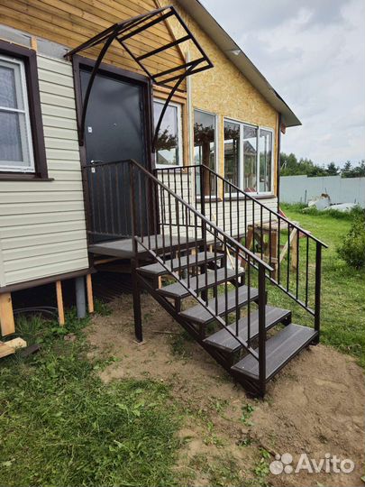 Уличная лестница. Крыльцо