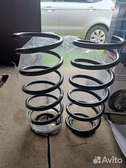 Пружины задние на hyundai solaris,Kia Rio 3