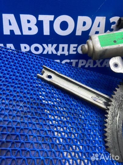 Передний левый стеклоподъемник Chevrolet Aveo T200