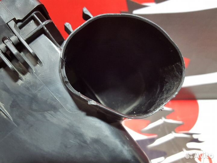 Корпус воздушного фильтра Toyota Prius ZVW30 2ZR-F