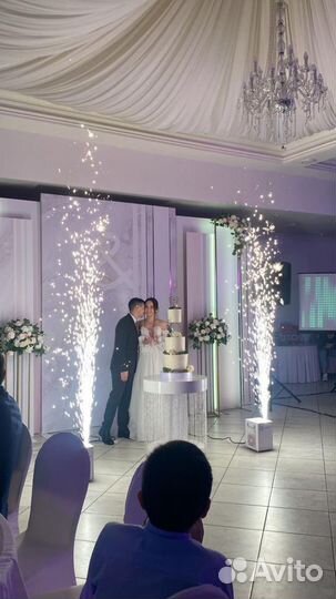 Тяжелый дым, фейерверк, свет, спаркуляры, конффети