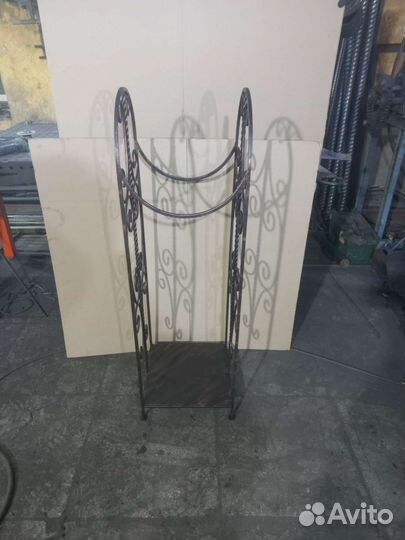 Кованая дровница Никта