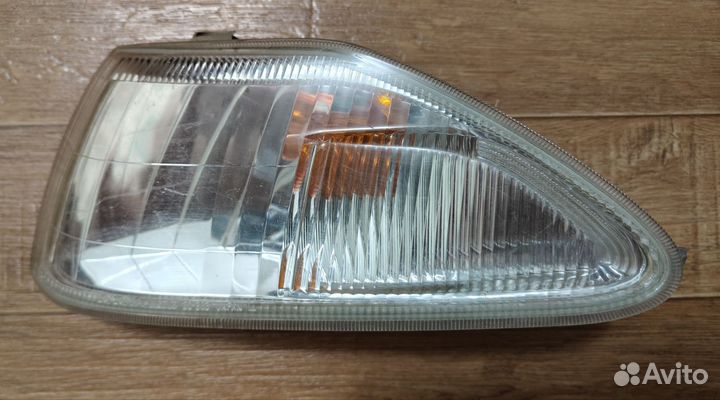 Поворотник Toyota Carina