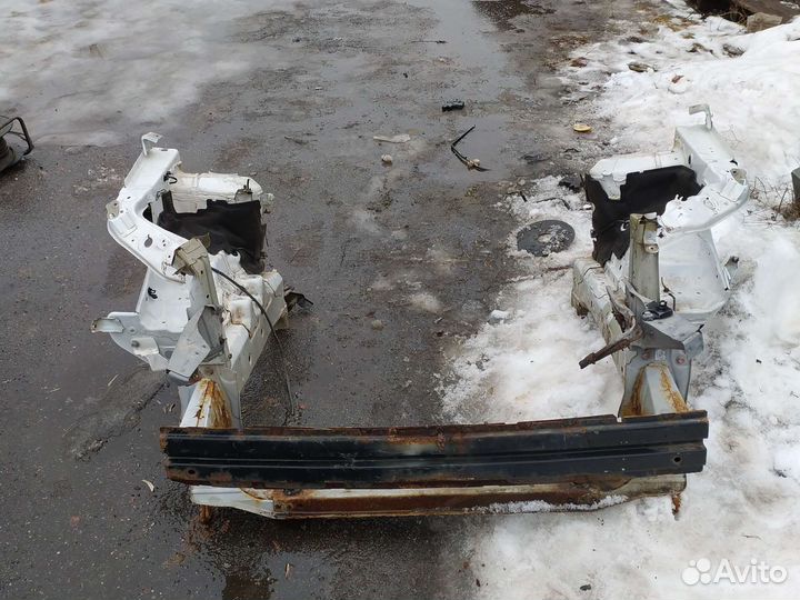 Передняя часть mitsubishi outlander 3