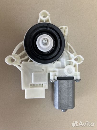 Моторчик стеклоподъемника левый BMW X5 G05