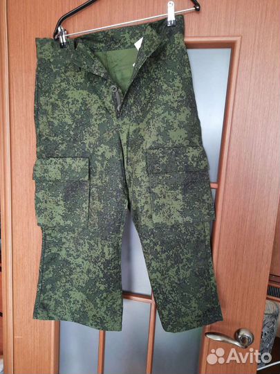 Бриджи армейские комуфлированные. Новые. Размер 46
