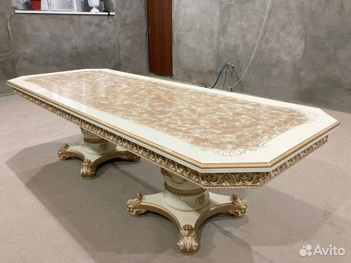 Столы и стулья