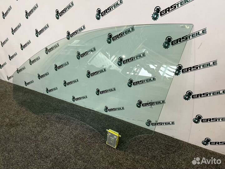 Стекло двери левой Mercedes W238 2017