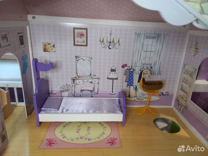 Кукольный домик с мебелью