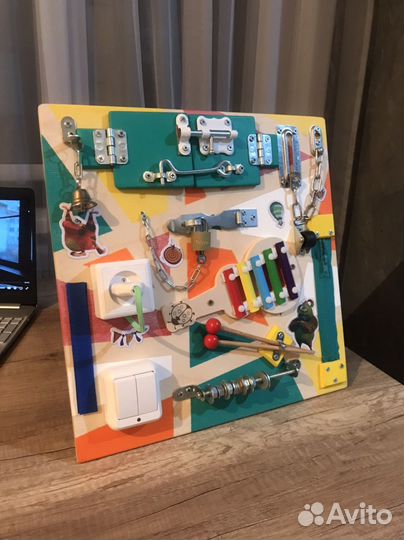 Бизиборд, добрая игрушка