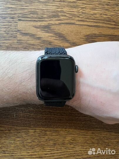 Apple Watch SE 44мм