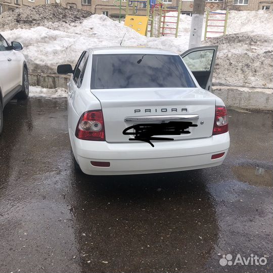 Задний бампер priora белый