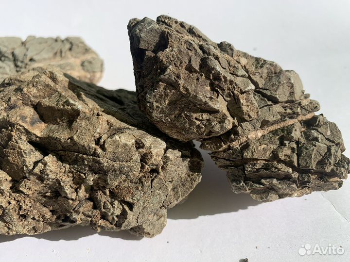 Лава, коряги, камни, грунт