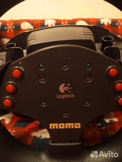 Игровой руль с педалями logitech Momo