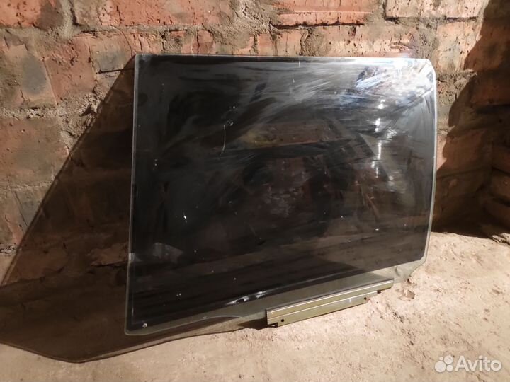 Стекло заднее левое Toyota Corolla ae100