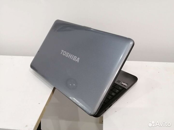 Ноутбук Toshiba для учебы и работы