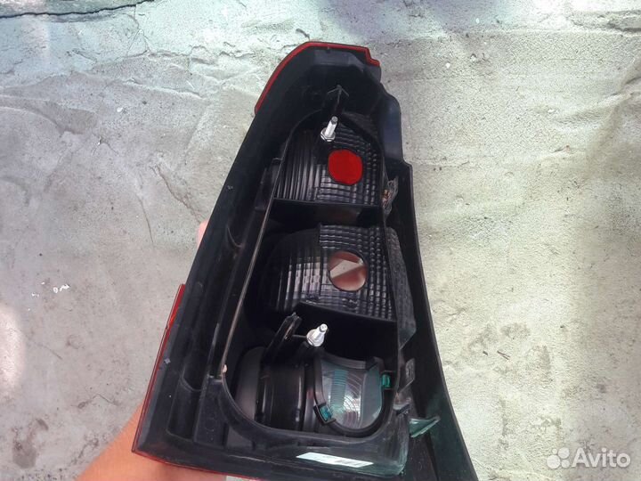 Фонарь задний правый renault logan