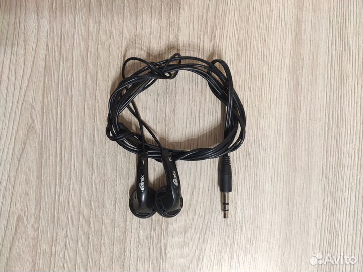 Проводные наушники