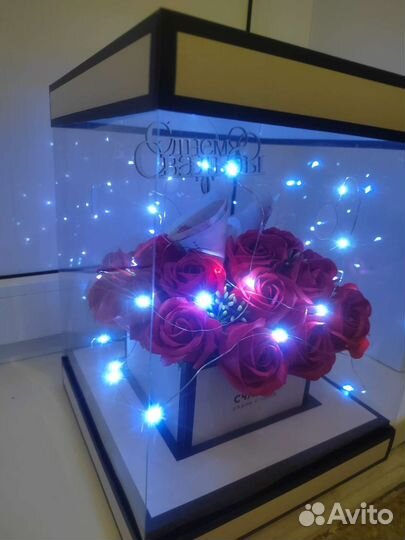 Букет из мыльных роз в коробке с подсветкой