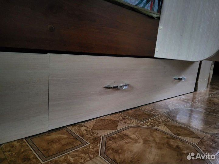 Двухъярусная кровать