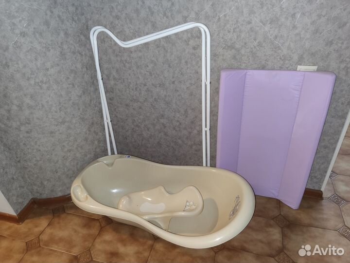 Ванночка для купания с горкой и пеленальник