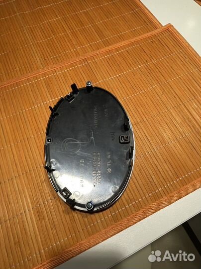 Эмбема тойота на решетку радиатора оригинал б/у