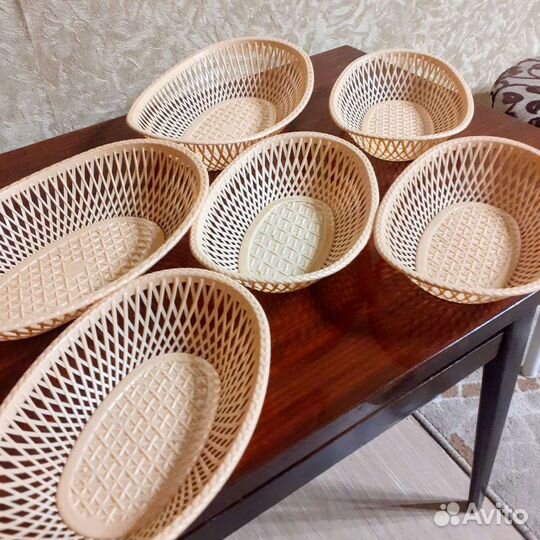 Сухарница пластмассовая, хлебница