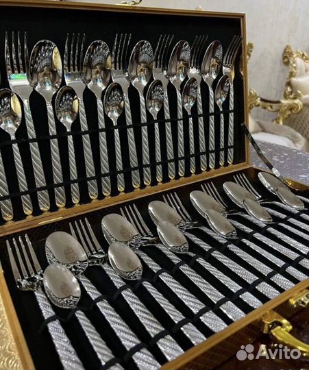 Набор столовых приборов на 12 персон