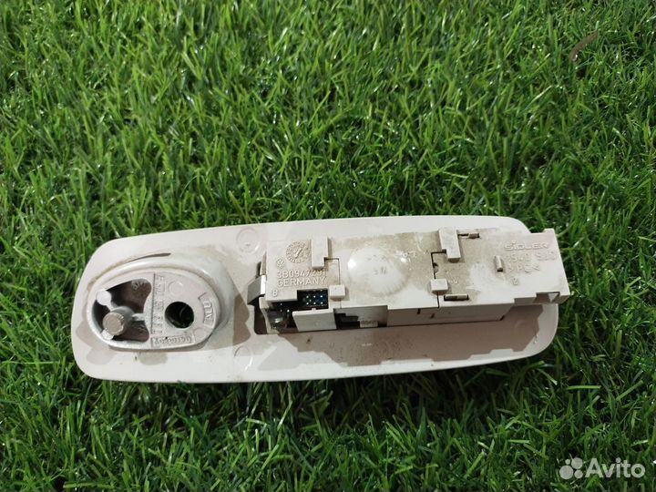 Плафон салонный Volkswagen Passat