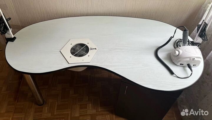 Стол маникюрный с вытяжкой