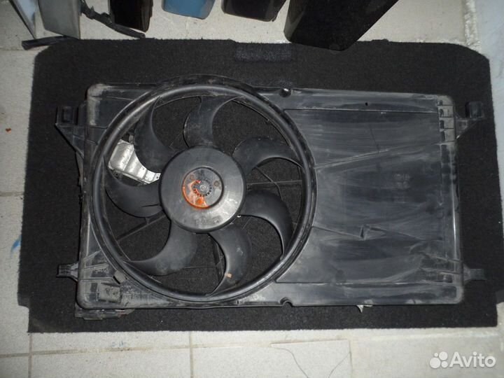 Вентилятор радиатора Ford Focus 2 2л бензин