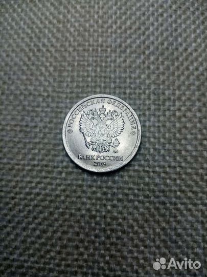 1 рубль 2020 года разлом