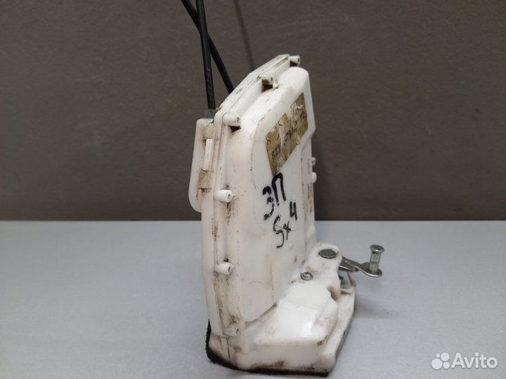 Замок двери задний правый Suzuki Sx4 2012