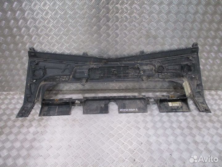 Накладка переднего бампера центральная Mercedes-Be