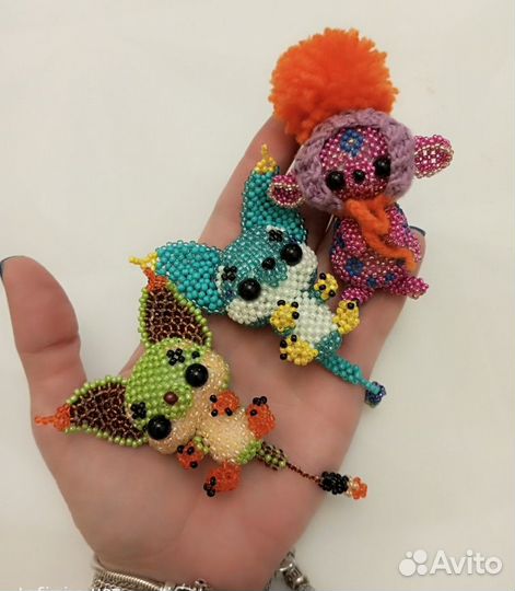 Игрушка амигуруми из бисера Ушастик