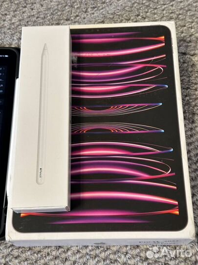 Apple iPad Pro 11 2022 (256 гб) + Apple Pencil (2)