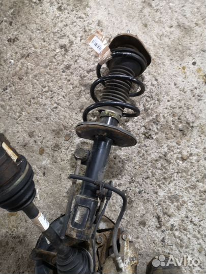 Ступица Toyota Wish ZNE10G (Переднее Левое)